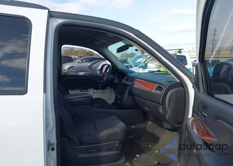 2013 Chevrolet Tahoe Ls z USA, uszkodzony, nr VIN 1GNSCAE05DR282062